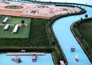 plastico modello architettura scala urbanistica con vegetazione fiume canali darsena