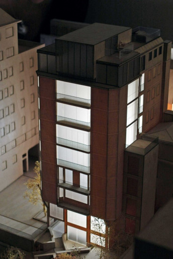 plastico modello architettura in legno con luce dordoni milano